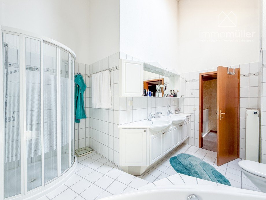 Badezimmer OG Doppelhaush�lfte Eisenberg