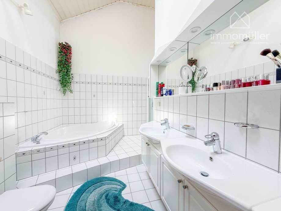 Badezimmer OG Doppelhaush�lfte Eisenberg