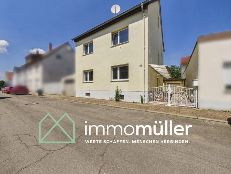 Titelbild Heddesheim Zweifamilienhaus Freies Wohnhaus mit zwei 3-Zimmer-Wohnungen, Garten und Garage - Sanierungsobjekt in Heddesheim
