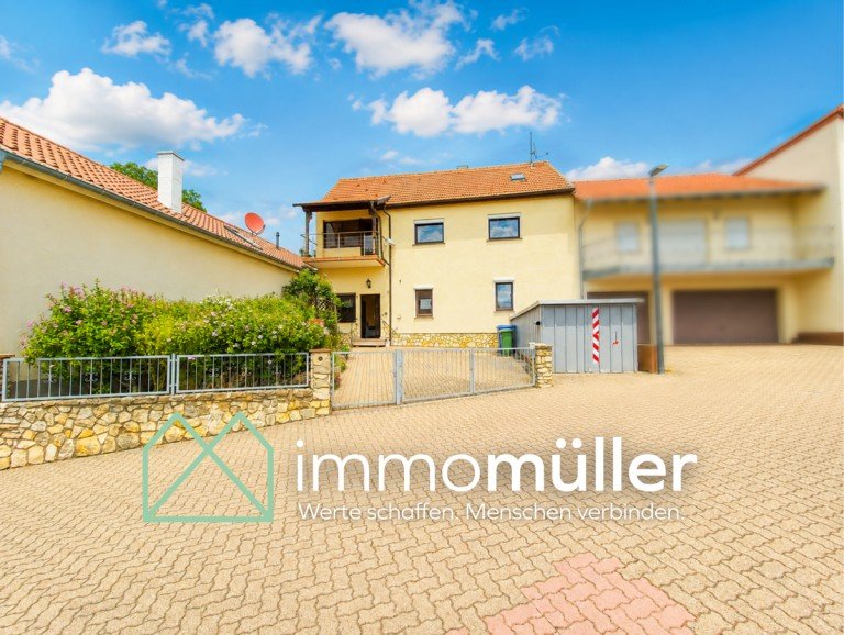Hausansicht Quirnheim Einfamilienhaus Zentral und dennoch privat: Historisches Wohnhaus mit privatem Garten & Partyraum in Quirnheim