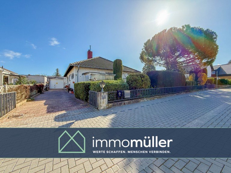 Titelbild Gr�nstadt Bungalow Viel Platz und gro�er Garten f�r Ihre Familie! - Bungalow mit gro�em Potential in Gr�nstadt