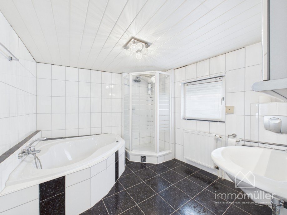 Badezimmer OG Einfamilienhaus Lautersheim