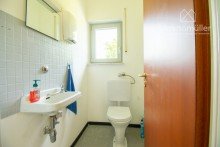 G�ste WC Exklusiver Bungalow mit ELW, Panoramablick & park�hnlichem Grundst�ck in Bestlage von Eisenberg