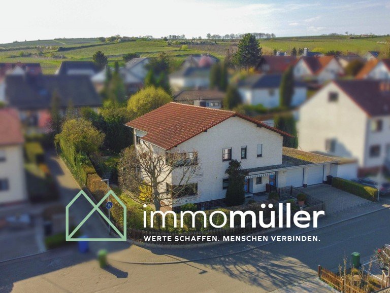 Titelbild Gr�nstadt Einfamilienhaus Wo Ruhe wohnt und Alltag leiser wird - EFH mit ELW im Wendehammer - tolle Lage an den Weinbergen!