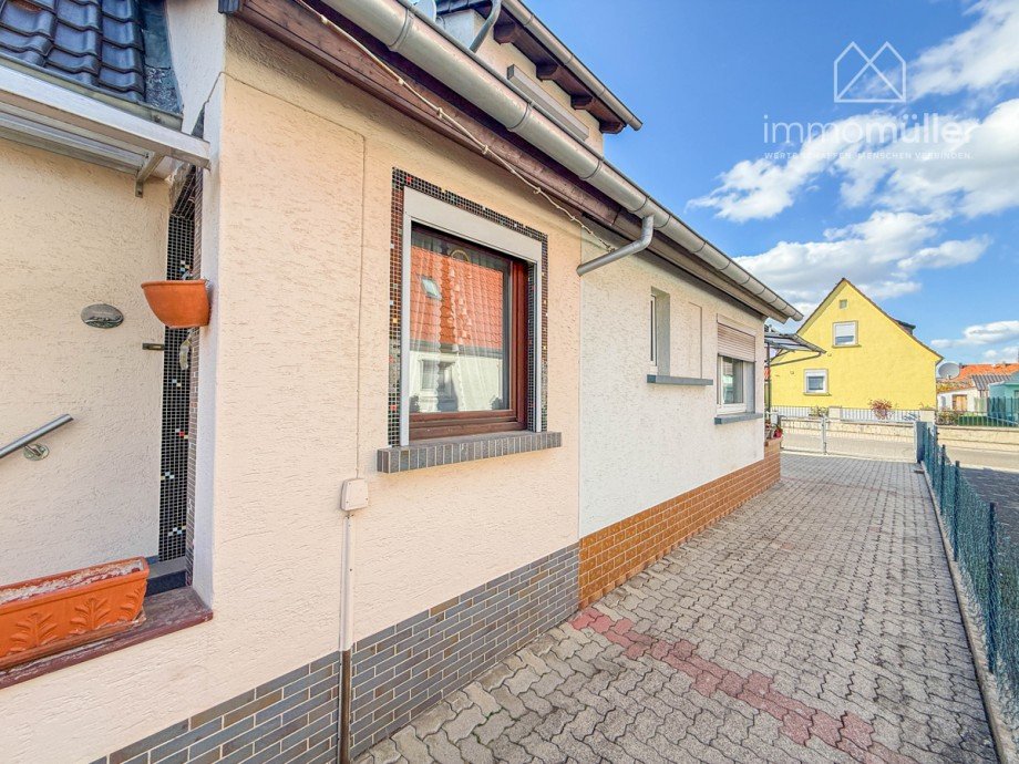 Hausansicht Teilung Einfamilienhaus Gr�nstadt