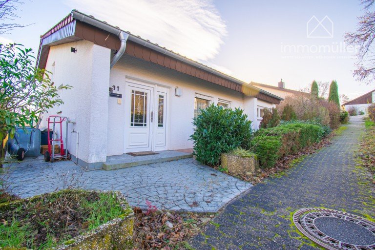 Au�enansicht Eisenberg Einfamilienhaus Gepflegtes Einfamilienhaus mit traumhaftem Garten in ruhiger Lage von Steinborn!