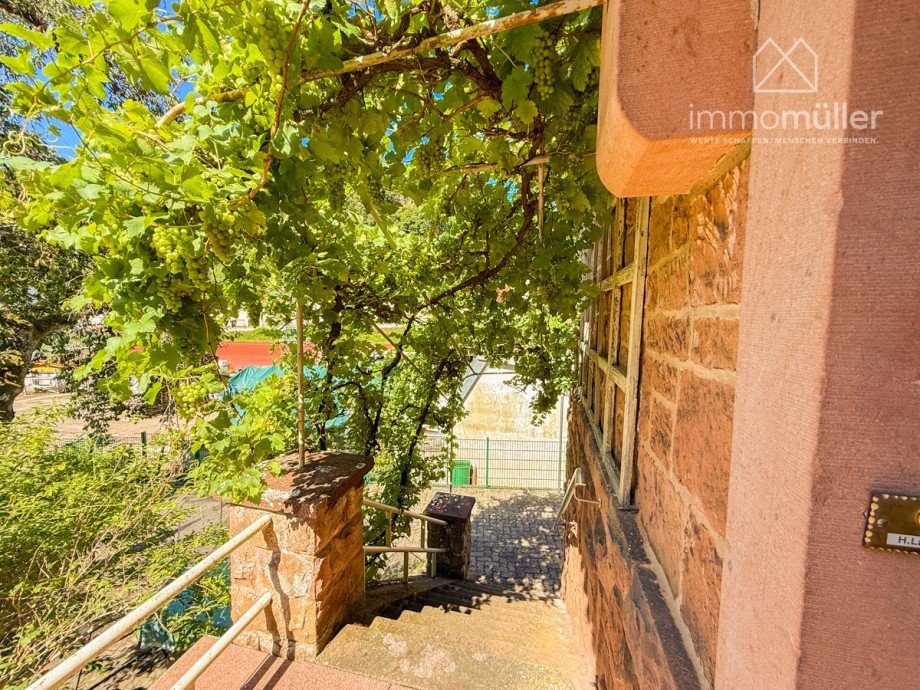 Treppe zur Garage und Garten Doppelhaush�lfte Lindenberg