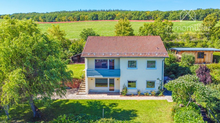 1 Eisenberg / Steinborn Einfamilienhaus AUSSICHT PUR! Einfamilienhaus mit gro�em Grundst�ck in wundersch�ner Lage von Steinborn!