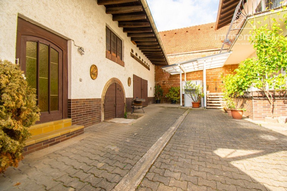 Innenhof Zweifamilienhaus Gr�nstadt / Asselheim