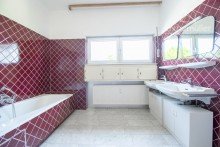 Badezimmer EG Exklusiver Bungalow mit ELW, Panoramablick & park�hnlichem Grundst�ck in Bestlage von Eisenberg