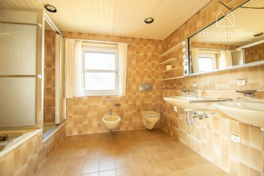 OG Bad Einfamilienhaus Gr�nstadt