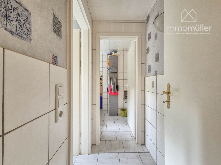 Flur EG Mehrfamilienhaus Altleiningen - H�ningen