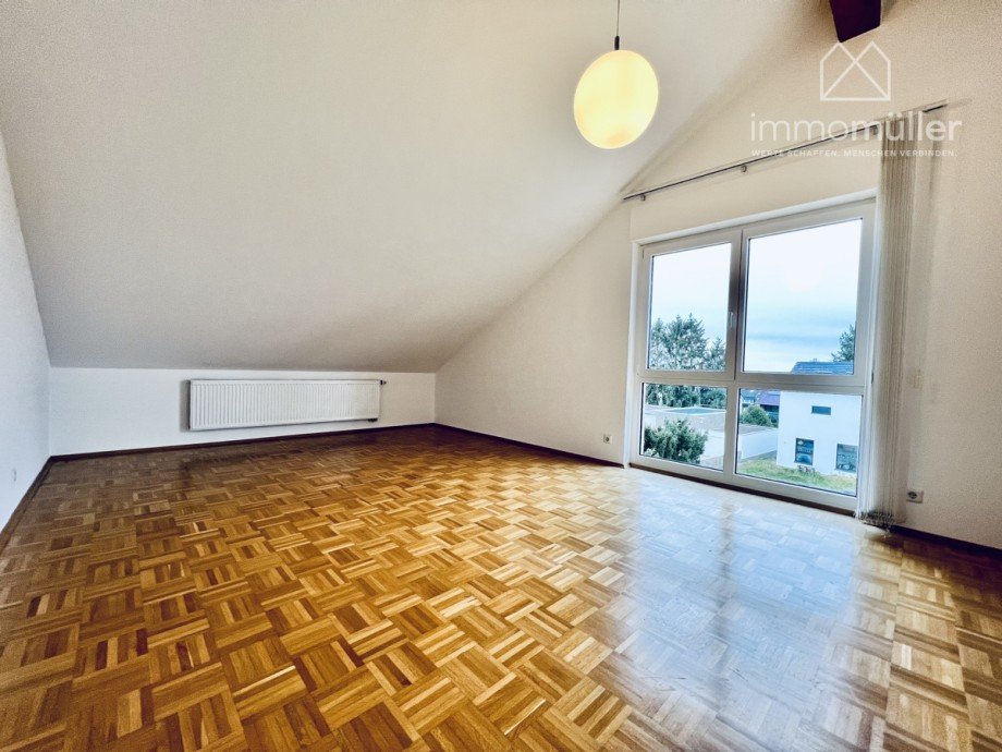 DG Zimmer 22 Dachgeschosswohnung Gr�nstadt