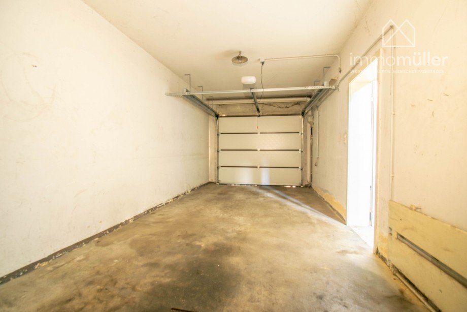 Garage Haus Eisenberg