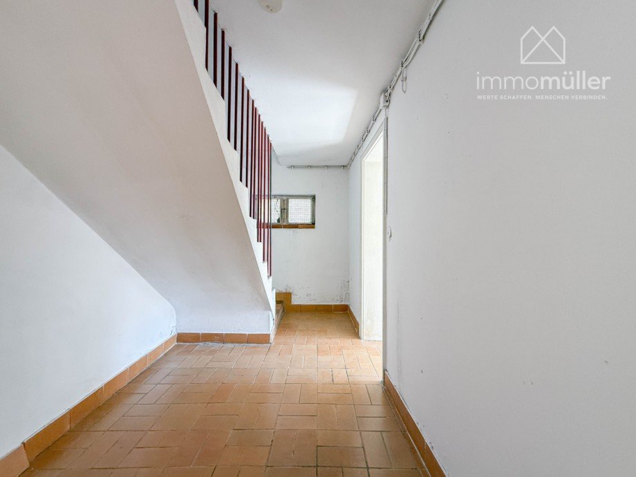 Flur UG Einfamilienhaus Eisenberg / Stauf