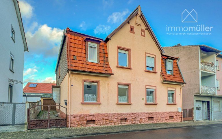 HAUSANSICHT Eisenberg Doppelhaush�lfte **NEUER PREIS** Sch�n geschnittene Doppelhaush�lfte mit Garage und Innenhof zum Selbstverwirklichen!