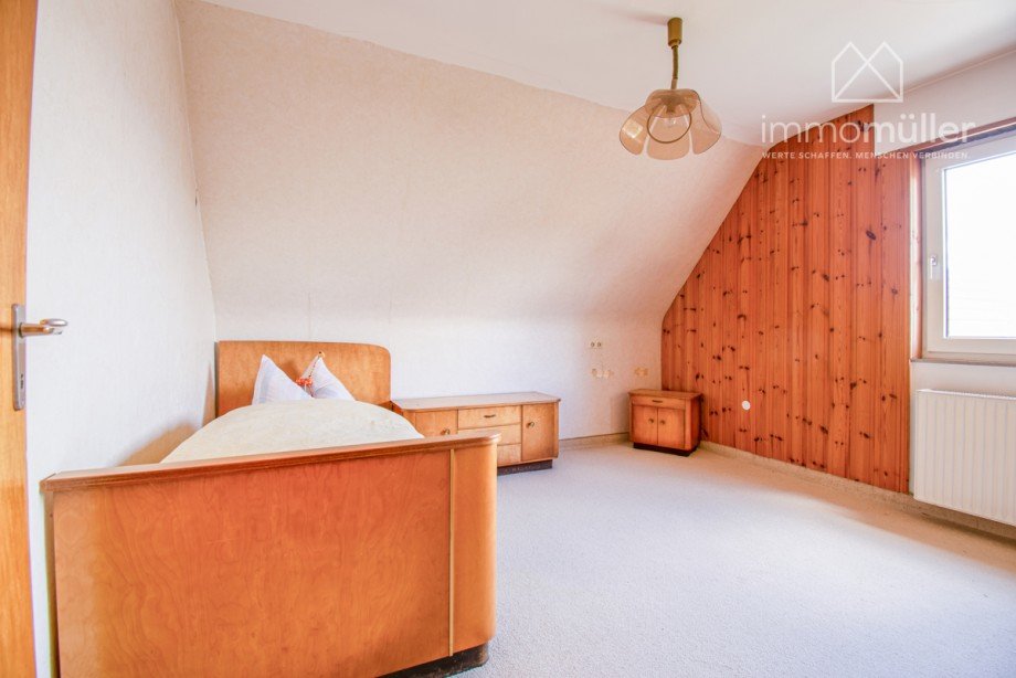 Zimmer 3 OG Einfamilienhaus Bolanden