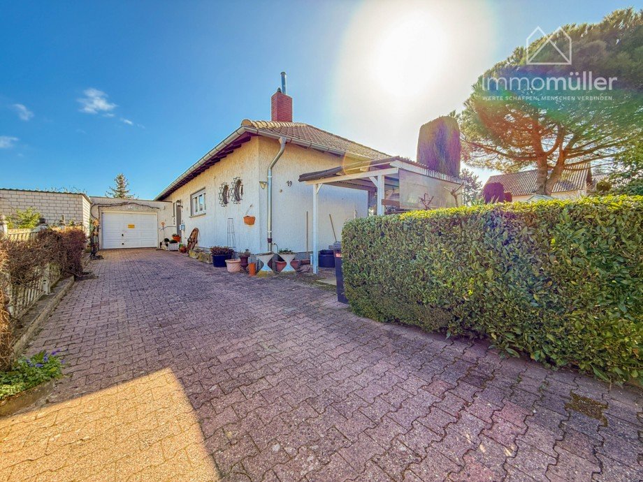 Einfahrt Bungalow Gr�nstadt