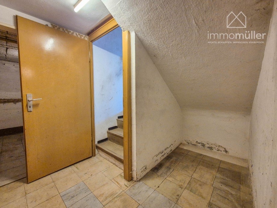 Flur Keller Reihenendhaus Steinborn - Eisenberg (Pfalz)