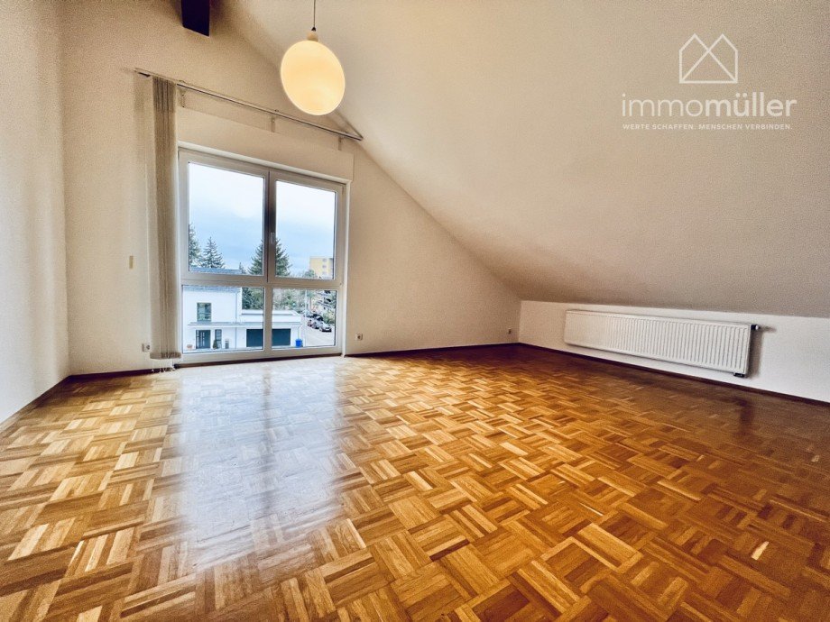 DG Zimmer 11 Dachgeschosswohnung Gr�nstadt