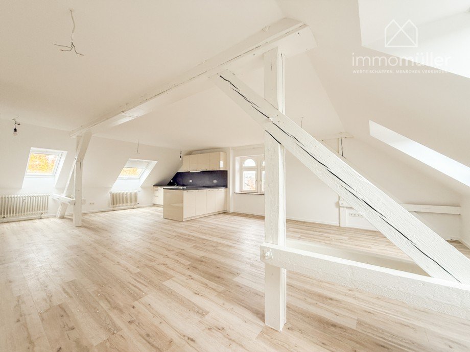 Wohnen/Essen/Kochen Dachgeschosswohnung Gr�nstadt