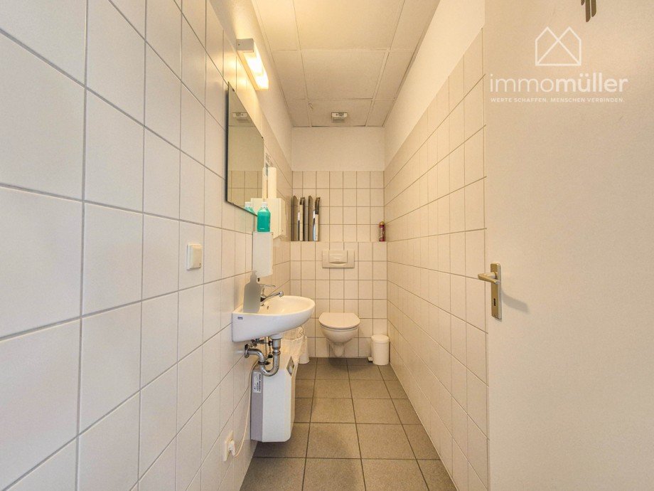 WC B�rohaus Gr�nstadt