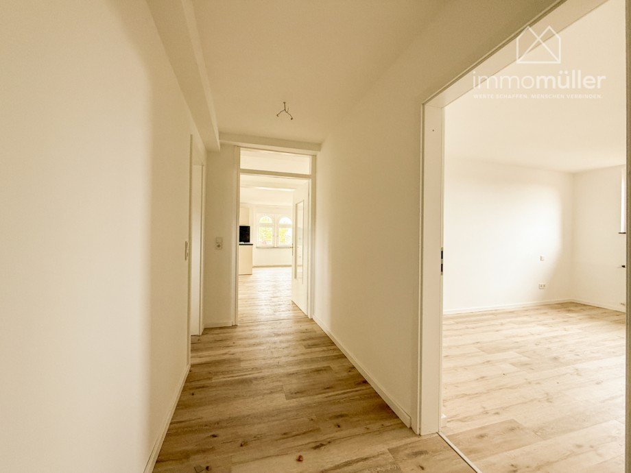 Flur Dachgeschosswohnung Gr�nstadt