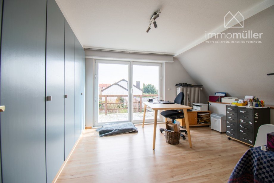 Schlafzimmer mit Balkon Einfamilienhaus Kirchheim an der Weinstra�e