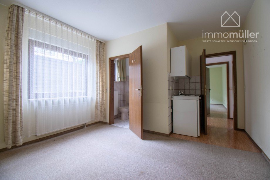 Zimmer 2 mit Bad UG Einfamilienhaus Bad Bergzabern