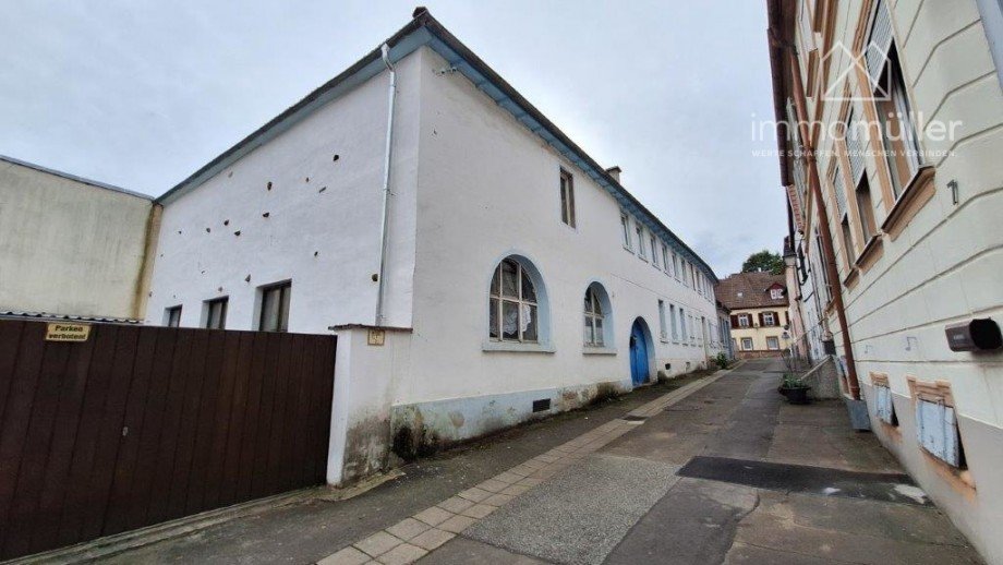 Aussenansicht von links Mehrfamilienhaus Kirchheimbolanden