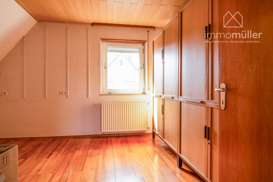 Zimmer 1 OG Einfamilienhaus Bolanden