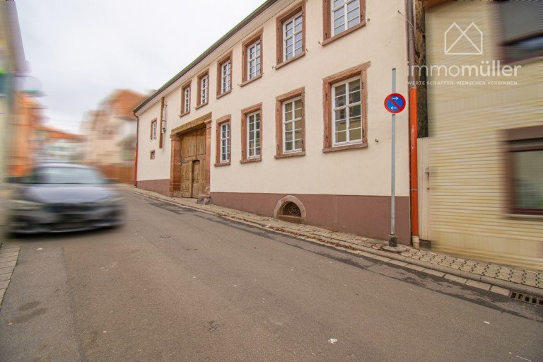 Au�enansicht Gr�nstadt Haus Denkmalsch�tzer Winzerhof mit Wohnhaus, Scheune & separatem Anbau als Nutzfl�che!