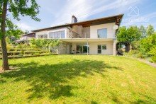 Hausansicht Exklusiver Bungalow mit ELW, Panoramablick & park�hnlichem Grundst�ck in Bestlage von Eisenberg