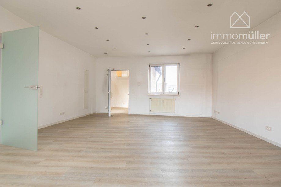 Wohnen/ Eingangsbereich Etagenwohnung Gr�nstadt