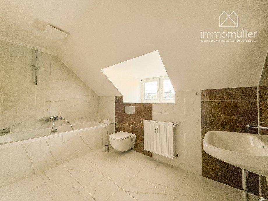 Badezimmer Dachgeschosswohnung Gr�nstadt