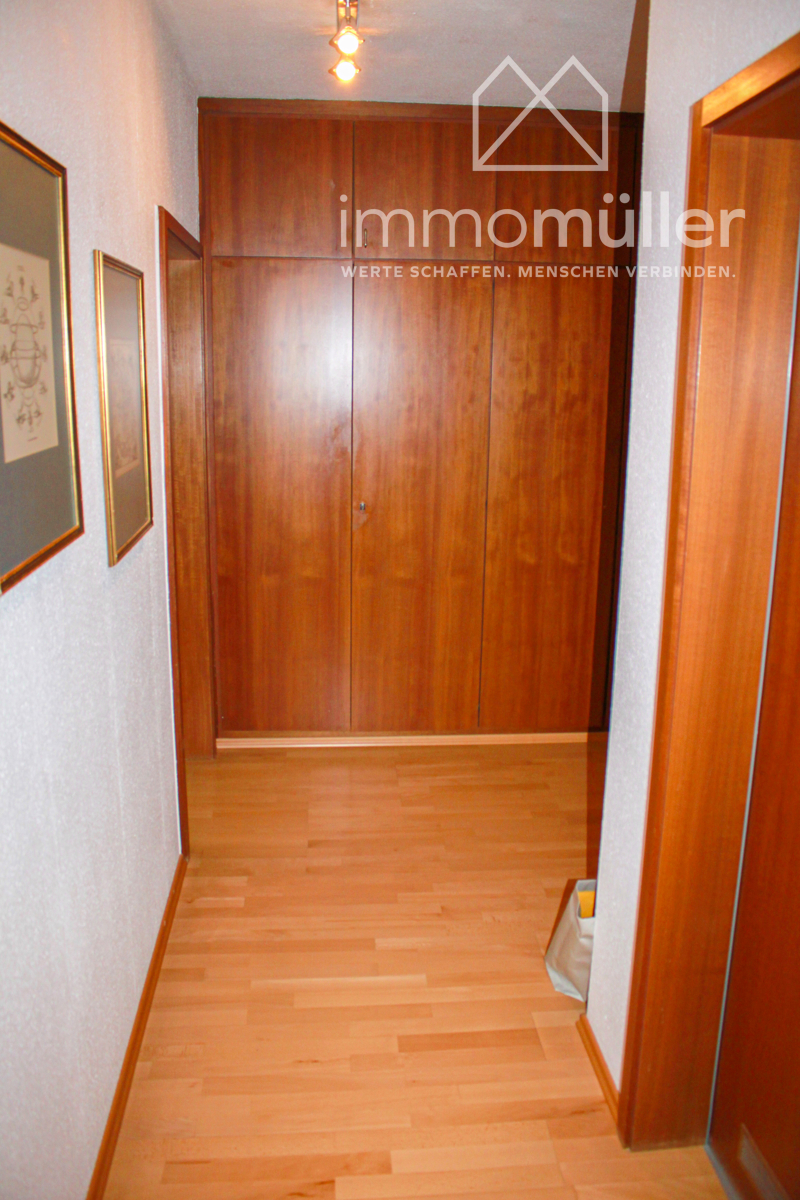 Flur Etagenwohnung Gr�nstadt