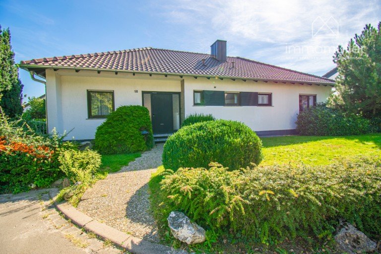 1. Hausansicht Gr�nstadt Bungalow Sehr gepflegter Bungalow auf sch�nem Grundst�ck in gehobener Wohnlage von Gr�nstadt