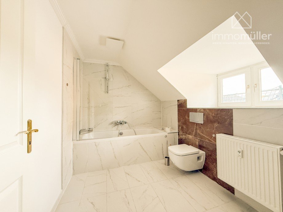 Badezimmer Dachgeschosswohnung Gr�nstadt