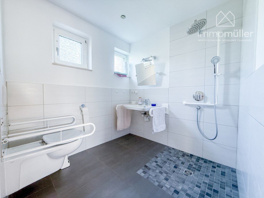 Badezimmer EG Einfamilienhaus Bolanden